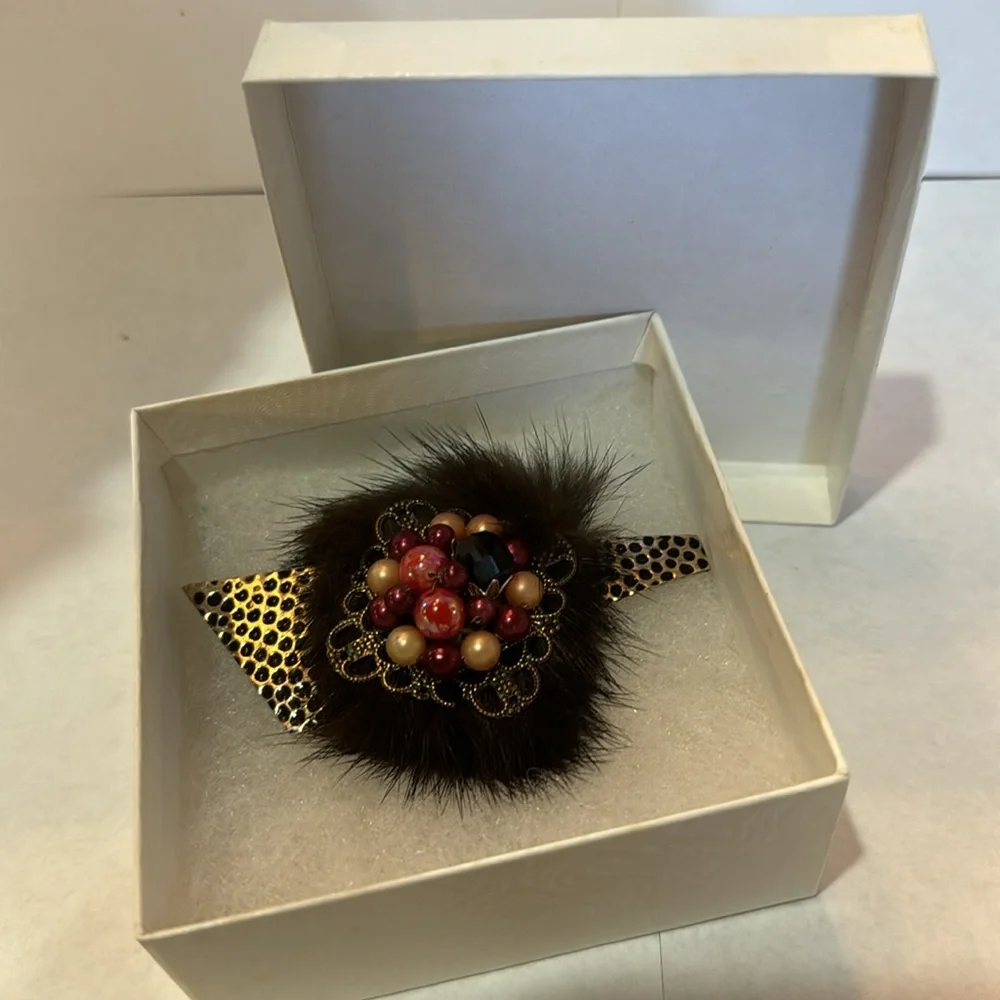 MINK‎ HAMMERED METAL PINK BEADS BROOCH